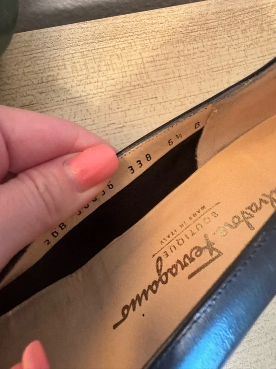 Salvatore Ferragamo Black Leather Vara Bow Pumps with Gold Accent - Picture 4 of 8